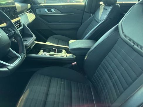 Used 2025 Ford Explorer ST-Line w/ Premium Package image 17