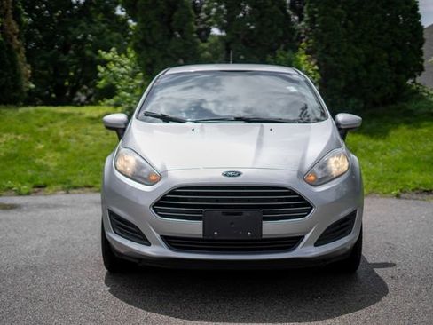 Used 2018 Ford Fiesta SE FWD image 2