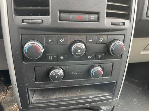 Used 2010 Dodge Grand Caravan Hero image 37