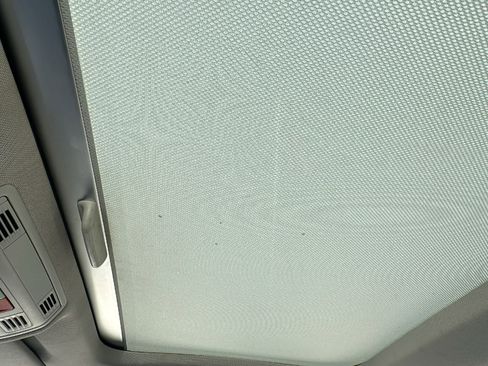 Used 2021 Volkswagen Golf 4-Door image 18