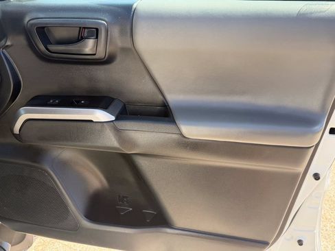Used 2021 Toyota Tacoma SR5 RWD image 7