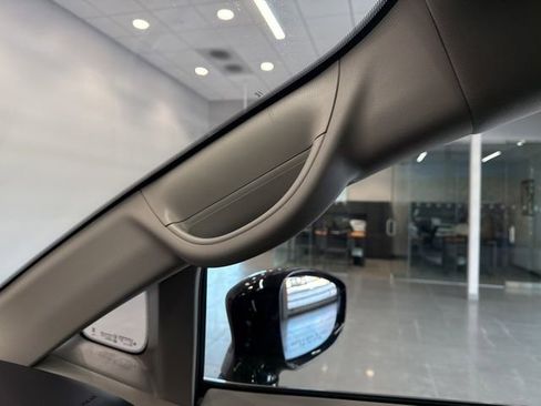 Used 2024 Chrysler Pacifica Touring-L image 32