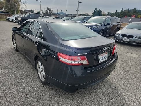 Used 2010 Toyota Camry SE image 3