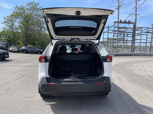 Used 2021 Toyota RAV4 LE AWD/4WD image 13