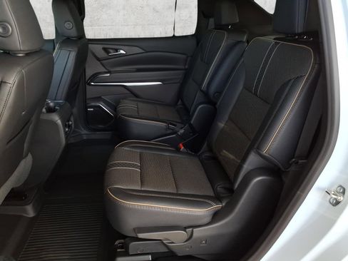 New 2026 Chevrolet Traverse High Country image 8