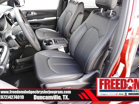 New 2027 Chrysler Pacifica Select FWD image 13