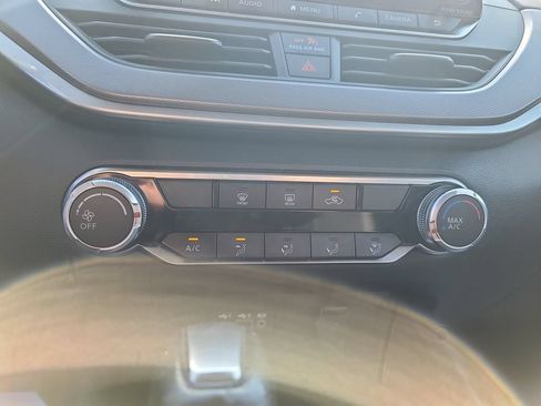 Used 2024 Nissan Altima 2.5 SR FWD image 22