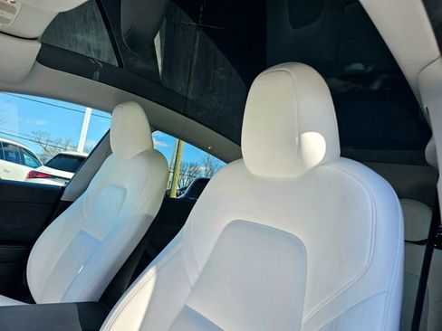 Used 2024 Tesla Model Y Long Range AWD/4WD image 19
