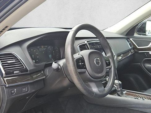 Used 2017 Volvo XC90 T6 Momentum w/ Vision Package image 10