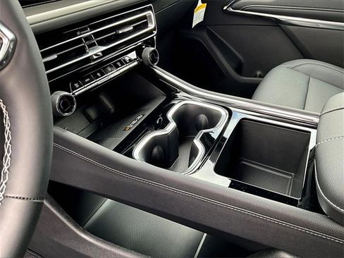 New 2026 Chevrolet Traverse LT image 12