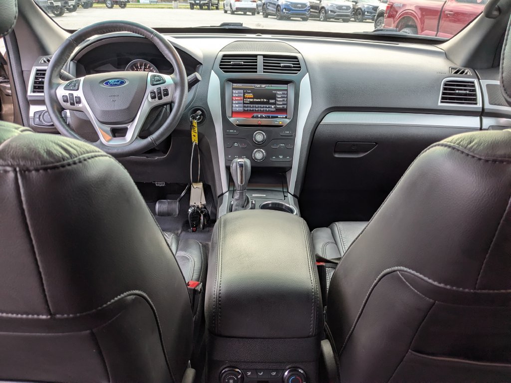 Used 2015 Ford Explorer XLT w/ Equipment Group 202B AWD/4WD image 12