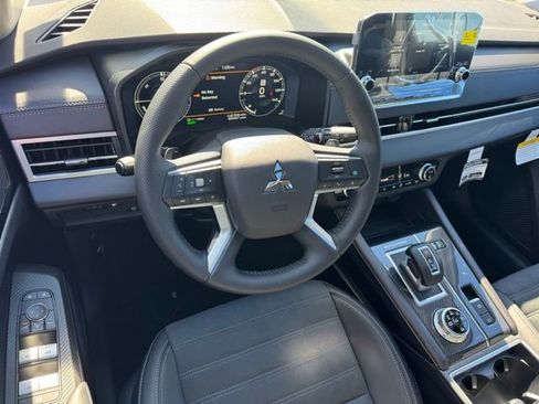 New 2025 Mitsubishi Outlander 4WD Plug-In Hybrid image 16