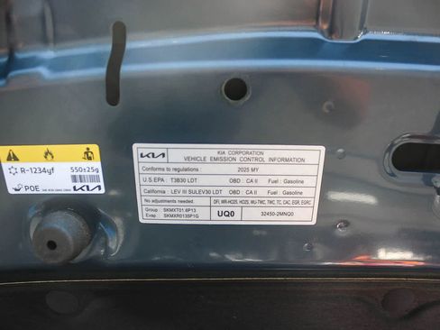 Used 2025 Kia Sportage EX AWD/4WD image 37