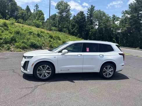 Used 2023 Cadillac XT6 Premium Luxury w/ Technology Package AWD/4WD image 6