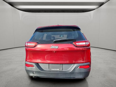 Used 2015 Jeep Cherokee Sport image 3