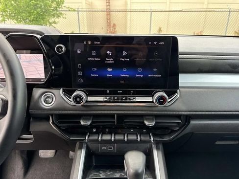 Used 2024 Chevrolet Colorado LT AWD/4WD image 24