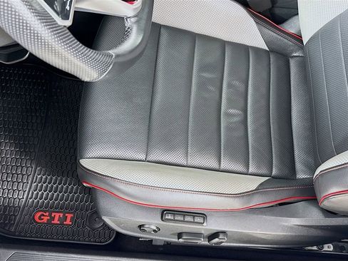 Used 2022 Volkswagen GTI SE image 20