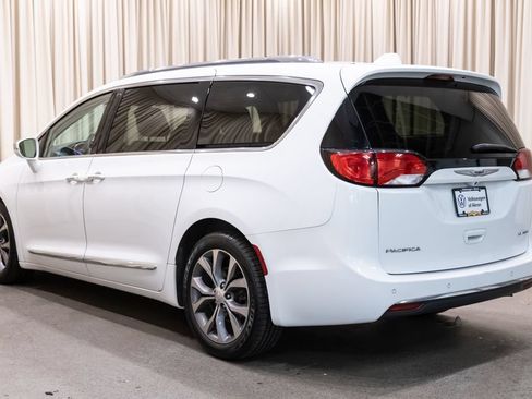 Used 2019 Chrysler Pacifica Limited FWD image 5