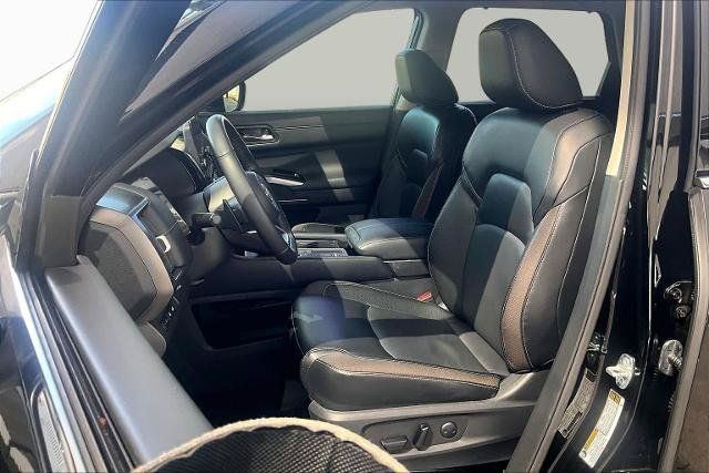 Certified 2024 Nissan Pathfinder SL FWD image 8