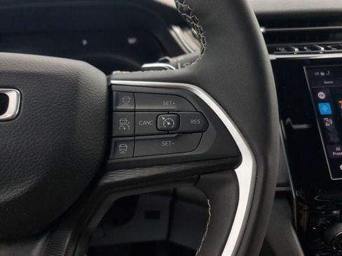 Certified 2024 Jeep Grand Cherokee Altitude RWD image 27
