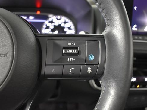Used 2023 Nissan Rogue SL AWD/4WD image 17