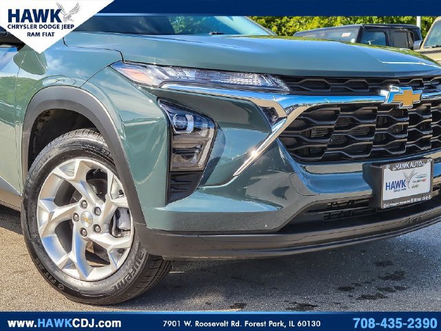 Used 2025 Chevrolet Trax LS w/ LS Convenience Package FWD image 3