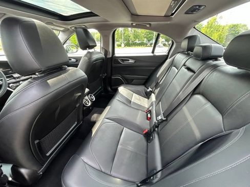 Used 2018 Alfa Romeo Giulia AWD image 23
