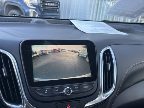 Used 2018 Chevrolet Equinox Premier image 12