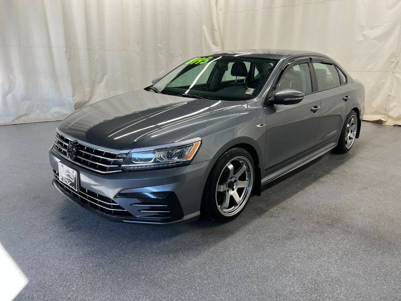Used 2017 Volkswagen Passat 1.8T R-Line w/ R-Line Lighting Package FWD image 1