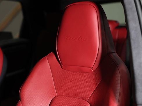 Used 2022 Porsche Cayenne Turbo image 32