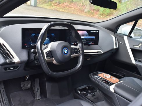 Used 2022 BMW iX xDrive50 w/ Premium Package image 20