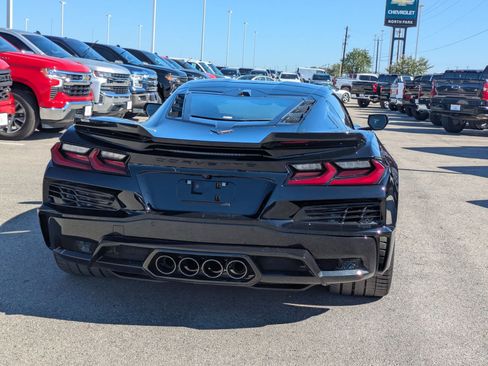 Used 2025 Chevrolet Corvette Z06 image 4