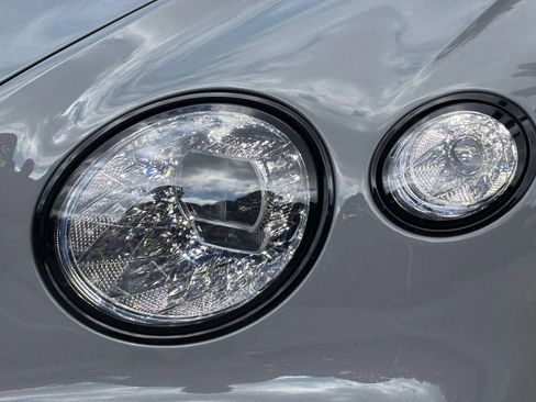 Used 2024 Bentley Continental GT image 10
