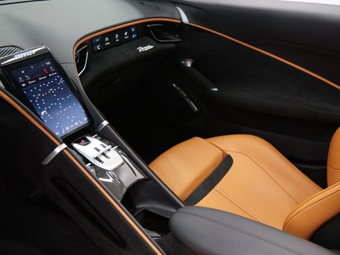 Used 2025 Ferrari Roma Spider RWD image 30