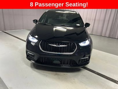 New 2026 Chrysler Pacifica Select