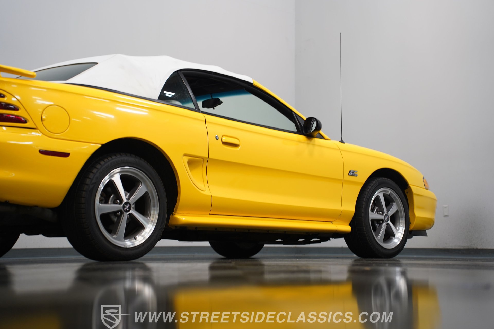 Used 1995 Ford Mustang GT RWD image 26