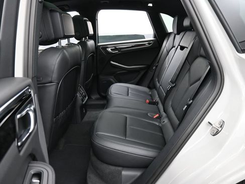 Certified 2026 Porsche Macan AWD/4WD image 24