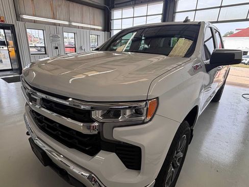 Used 2025 Chevrolet Silverado 1500 LT AWD/4WD image 5
