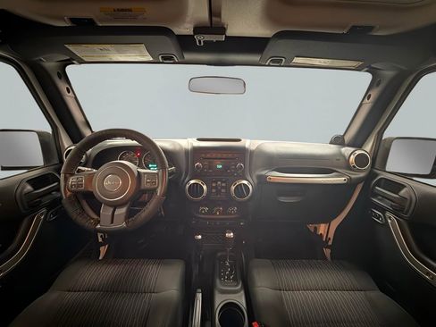 Used 2012 Jeep Wrangler Unlimited Rubicon w/ Dual Top Group image 13