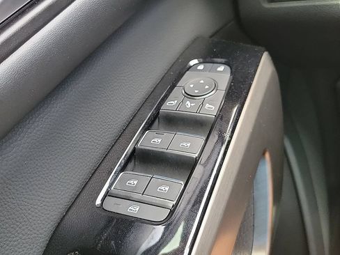 Used 2025 Nissan Pathfinder Platinum FWD image 13