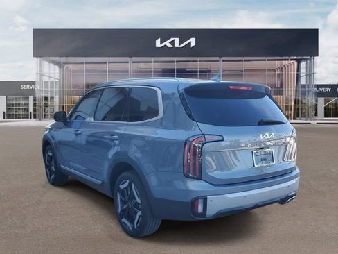 Certified 2023 Kia Telluride EX w/ EX Captain's Chair Package FWD image 4