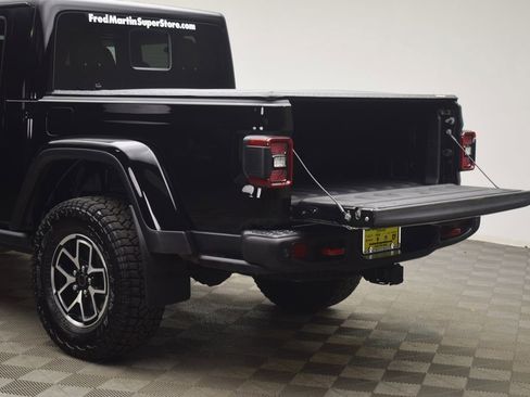 Used 2025 Jeep Gladiator Rubicon image 32