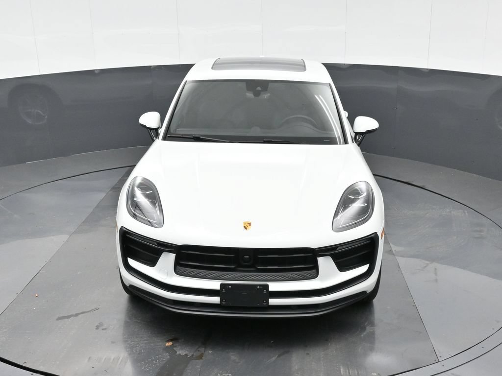 Certified 2025 Porsche Macan AWD/4WD image 33