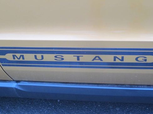 Used 2010 Ford Mustang Convertible image 31