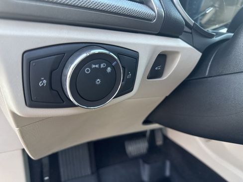 Used 2020 Ford Fusion SE image 16