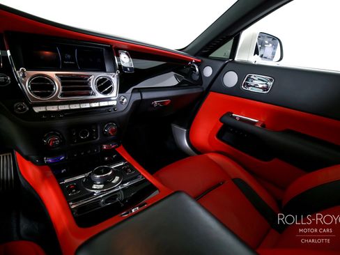 Used 2019 Rolls-Royce Wraith image 16