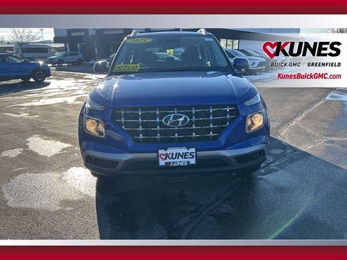 Used 2025 Hyundai Venue SEL image 13
