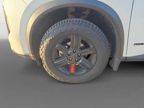 Certified 2025 Nissan Rogue SV image 10