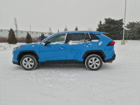 Used 2020 Toyota RAV4 LE image 10