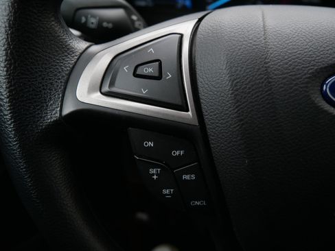 Used 2020 Ford Fusion SE image 29